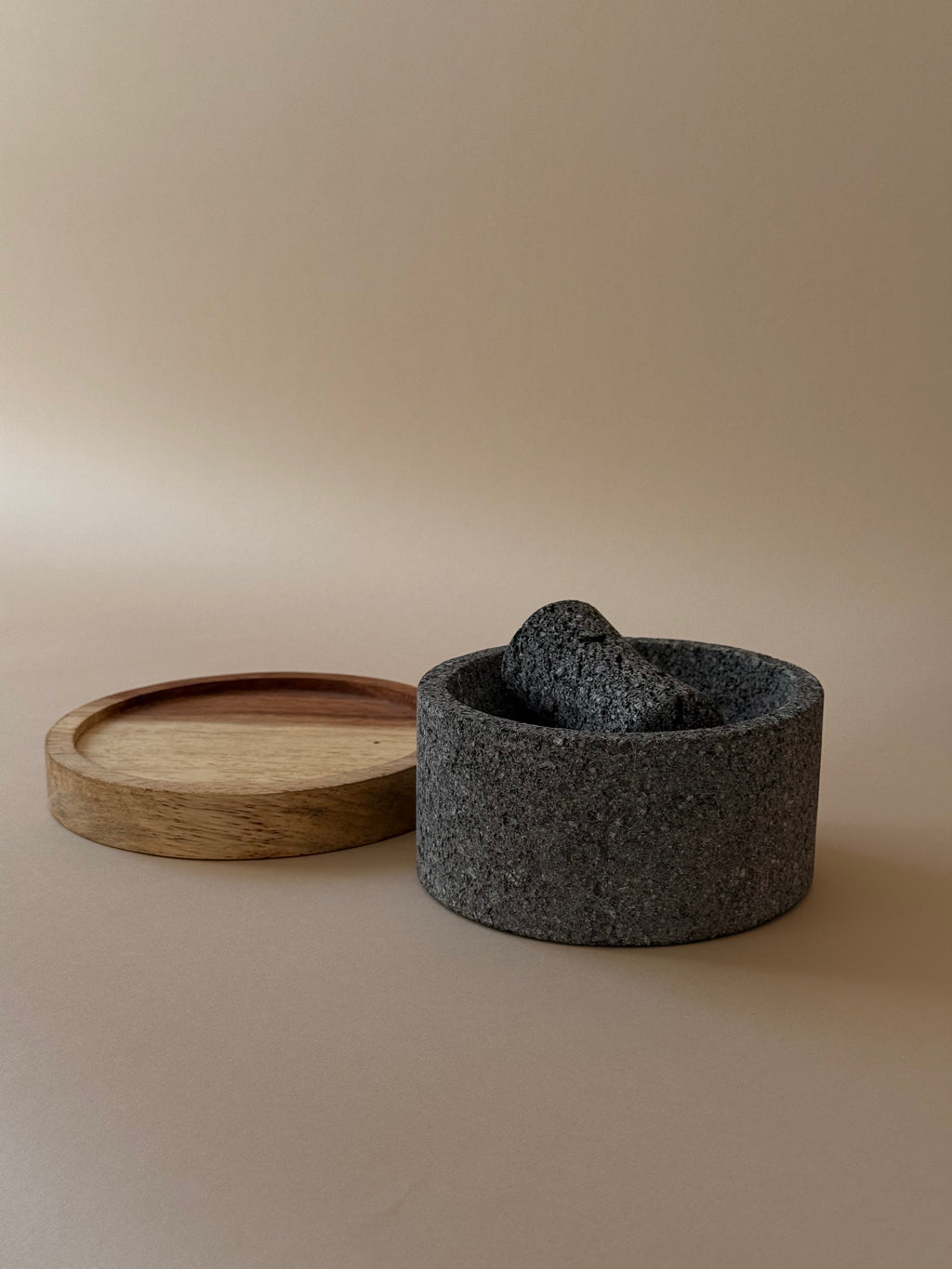 Mini Roka – Small Round Molcajete with Parota Base