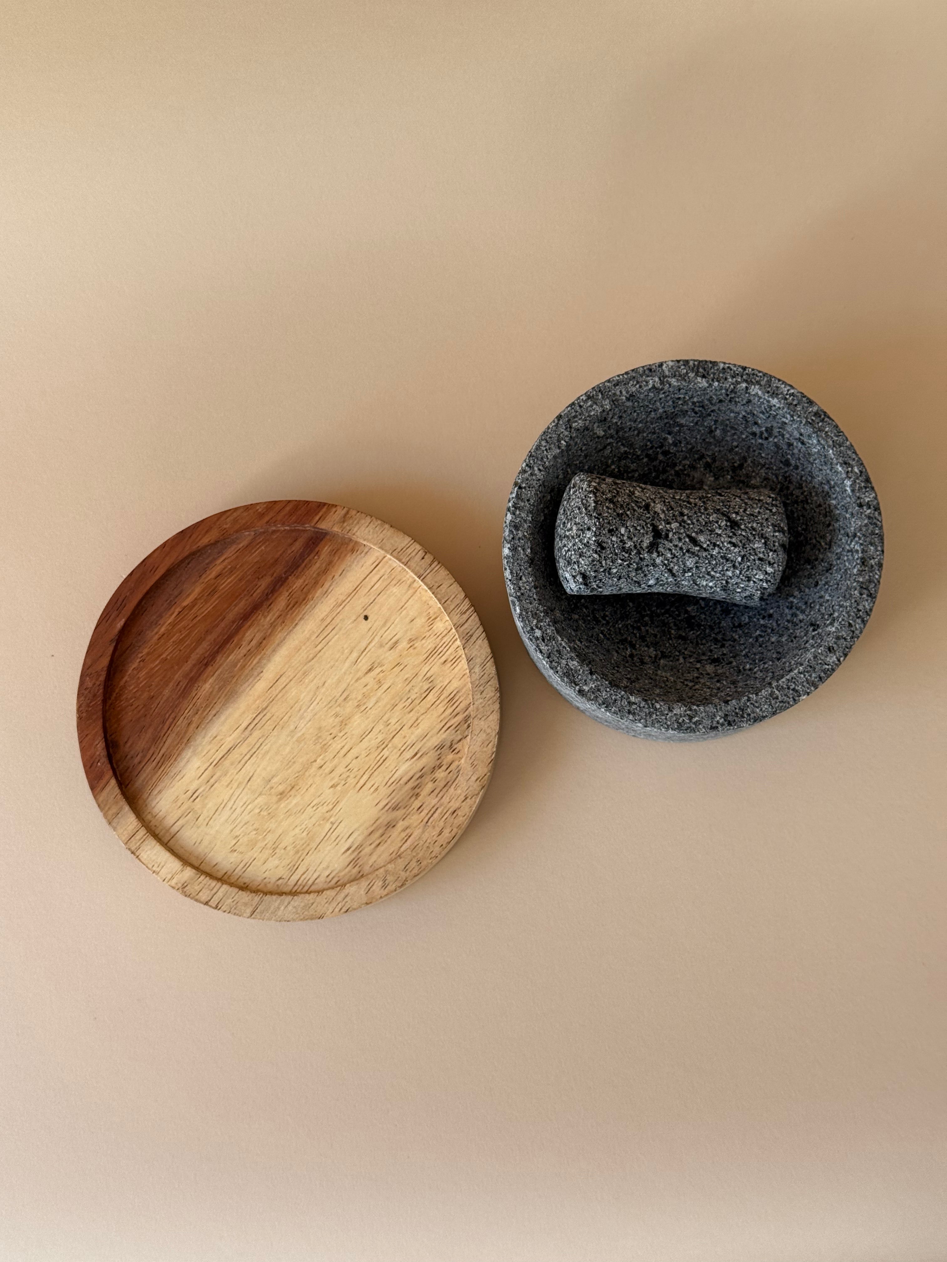 Mini Roka – Small Round Molcajete with Parota Base