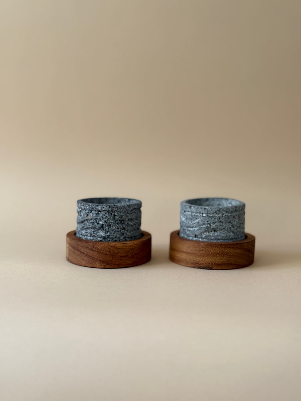 Micro Roka Wave – Tiny Round Molcajete with Parota Base