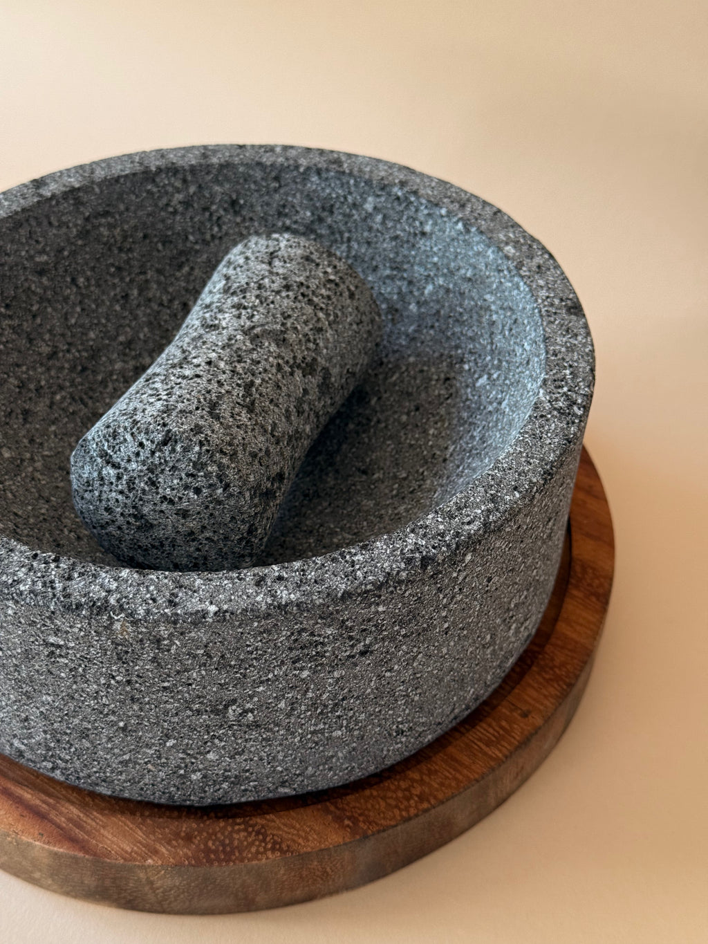 Roka – Round Molcajete with Parota Base
