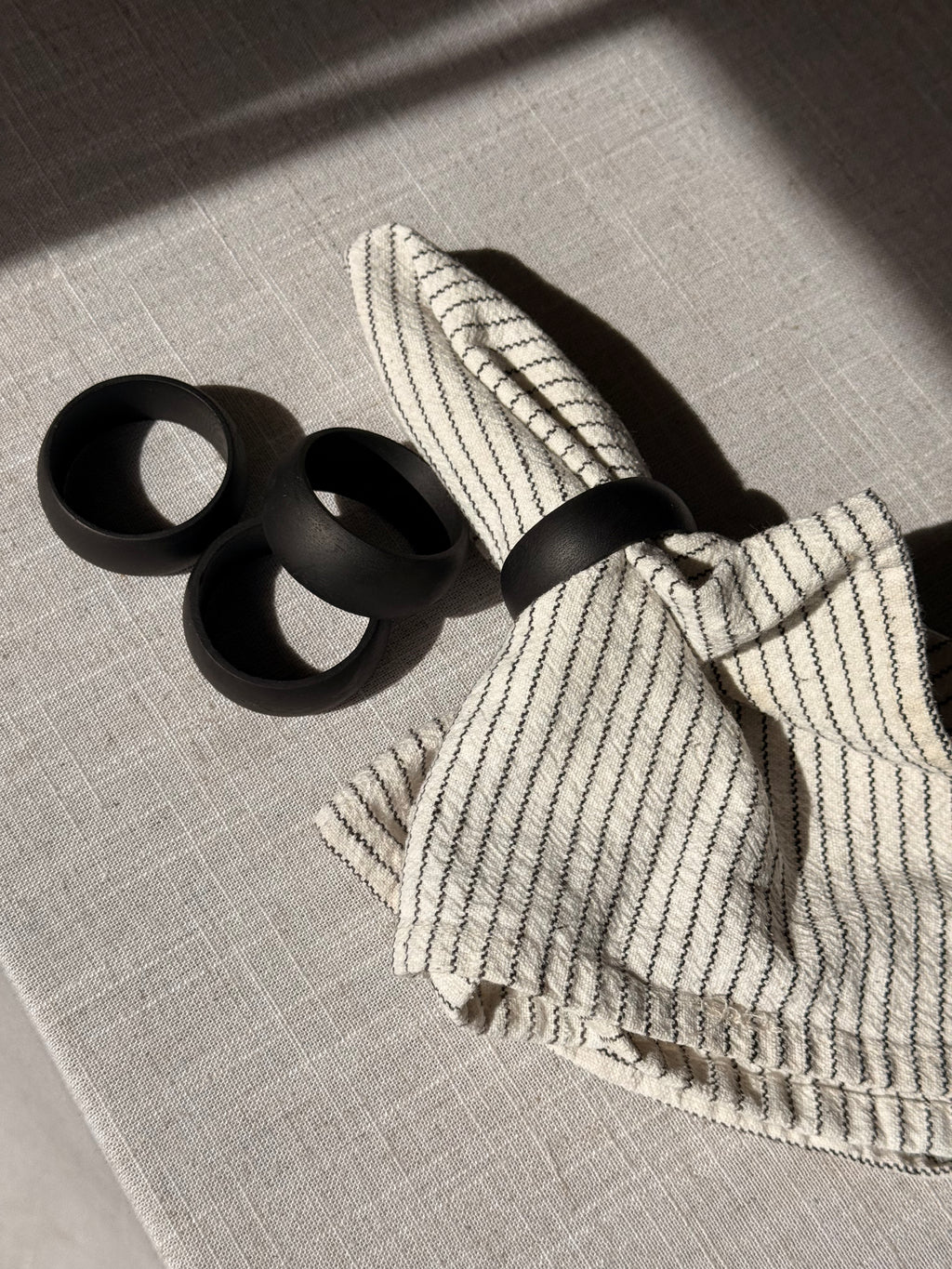 The Obsidian Napkin Rings | Set of 8